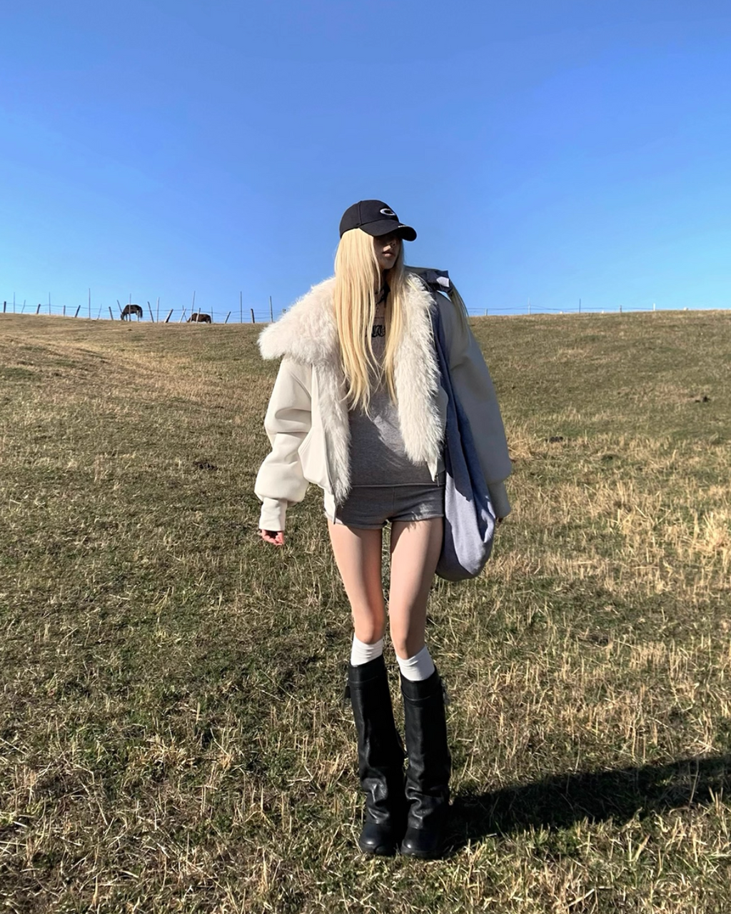 White Food Boa Jacket ホワイト裏起毛ショートフード付きスウェットジャケット