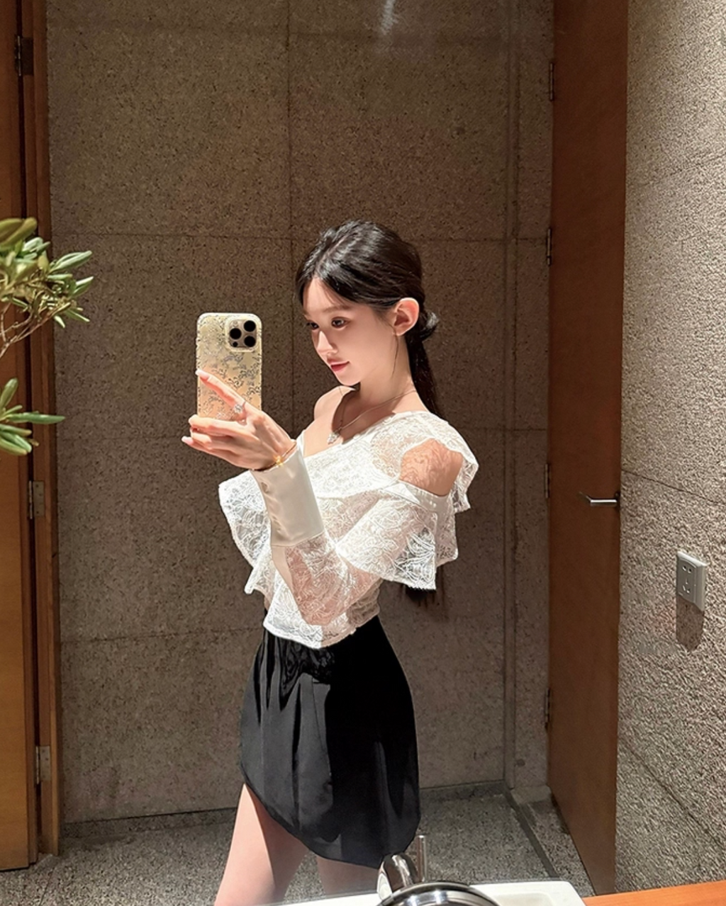 Frill Off shoulder tops フリル オフショルダートップス