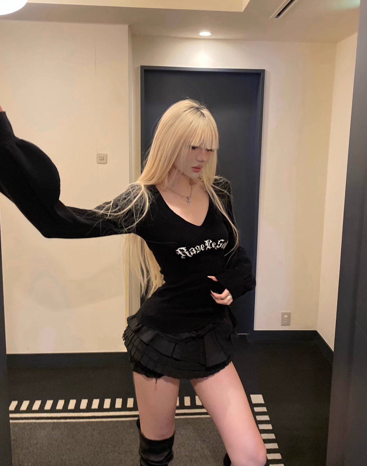 V neck Logo Baloon Sleeve Knit Vネックロゴ バルーンニット