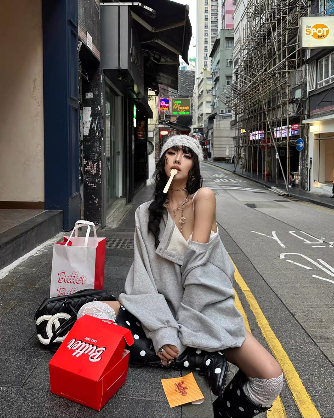 Off Soulder Button sweatshirts オフショルダー ボタン スウェットシャツ