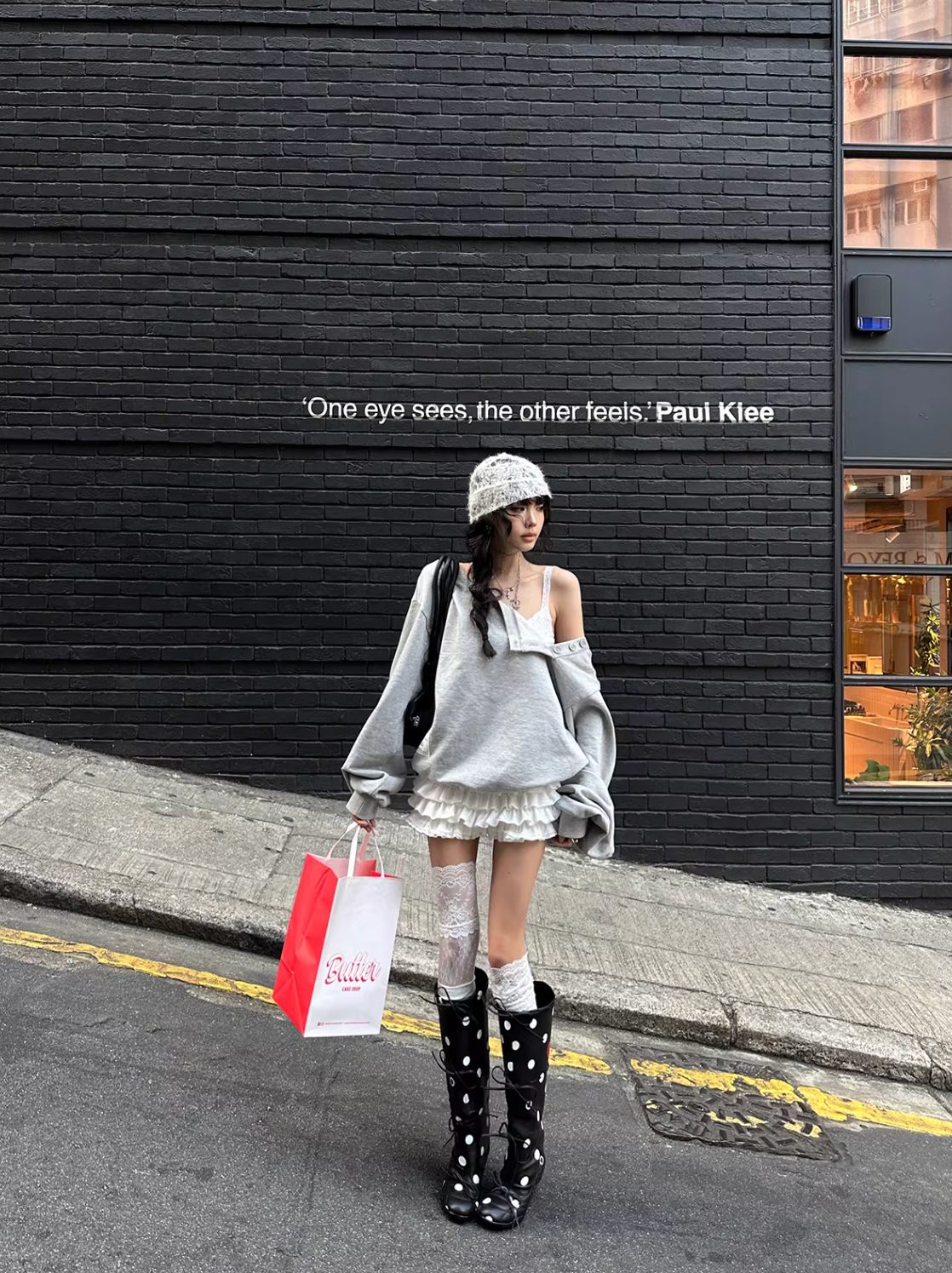 Off Soulder Button sweatshirts オフショルダー ボタン スウェットシャツ