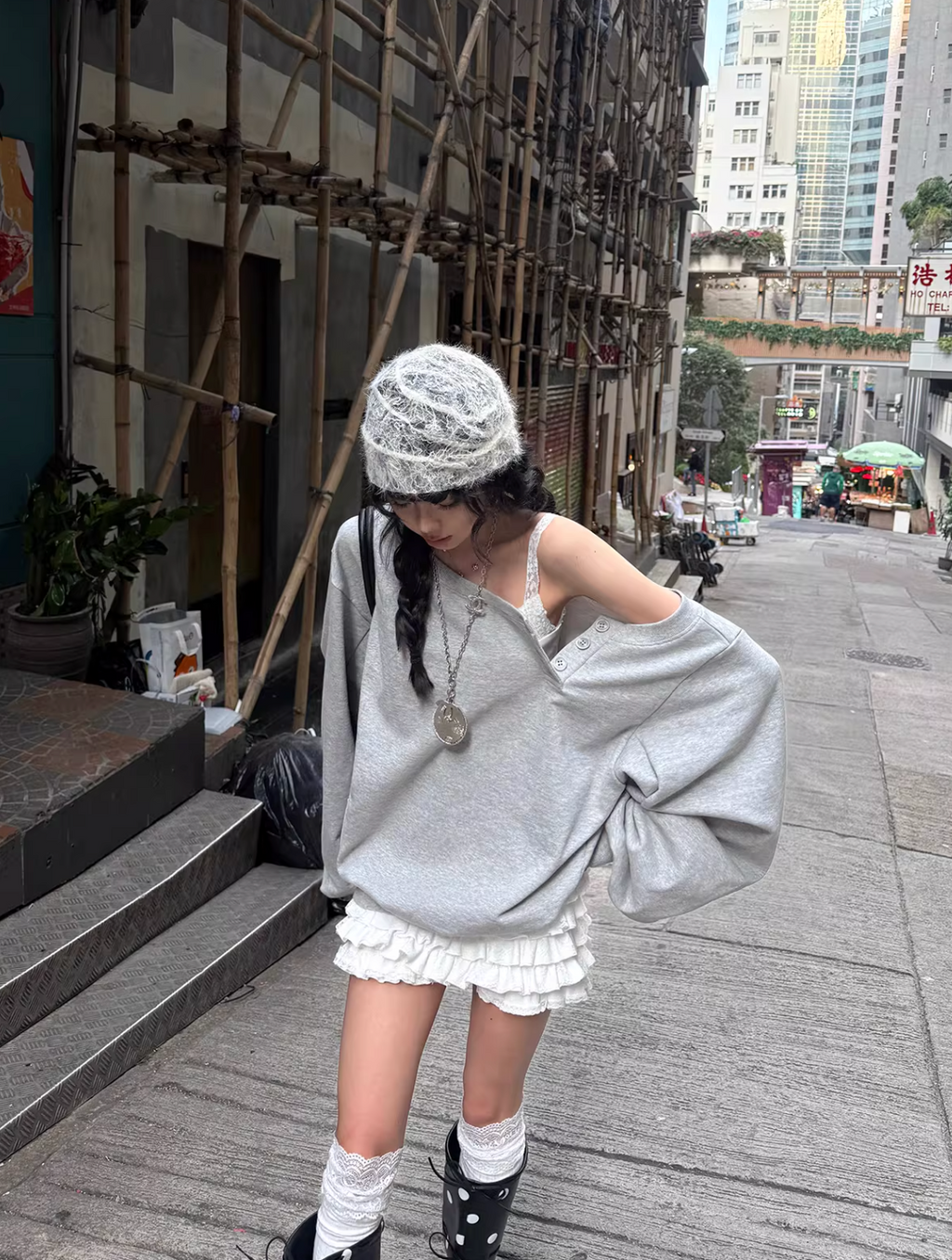 Off Soulder Button sweatshirts オフショルダー ボタン スウェットシャツ