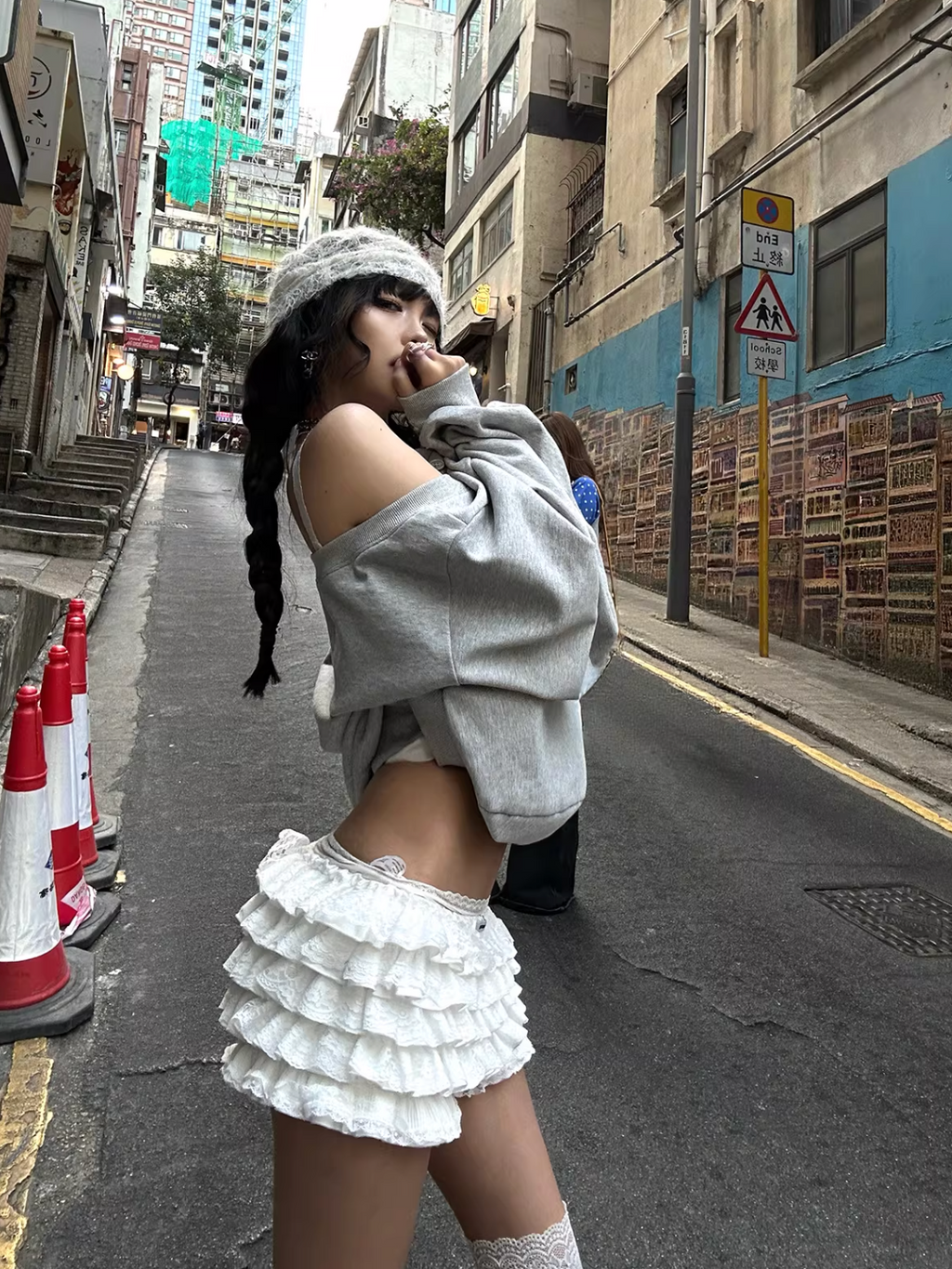 Off Soulder Button sweatshirts オフショルダー ボタン スウェットシャツ