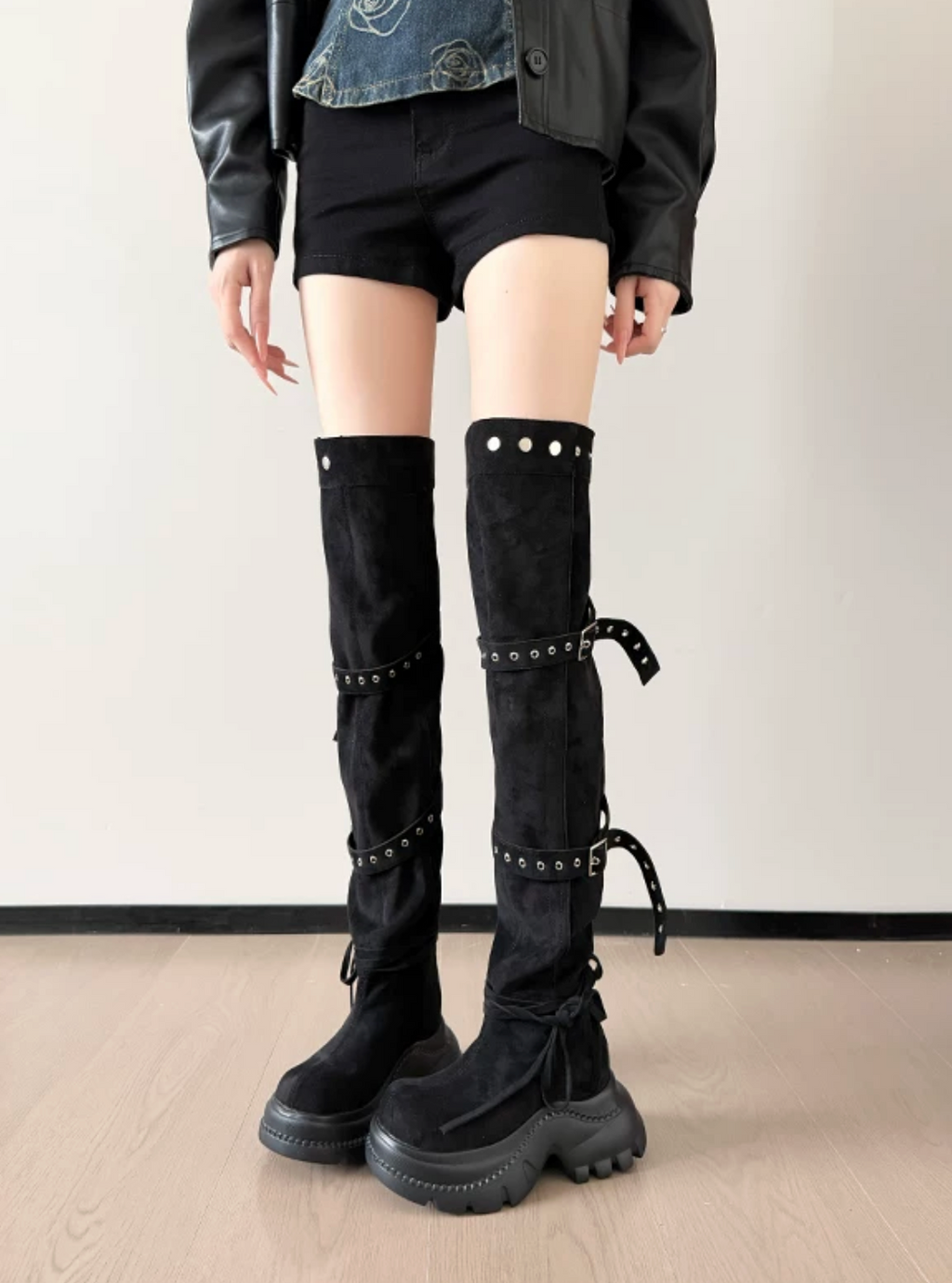 Belted knee-high boots ベルト付きニーハイブーツ