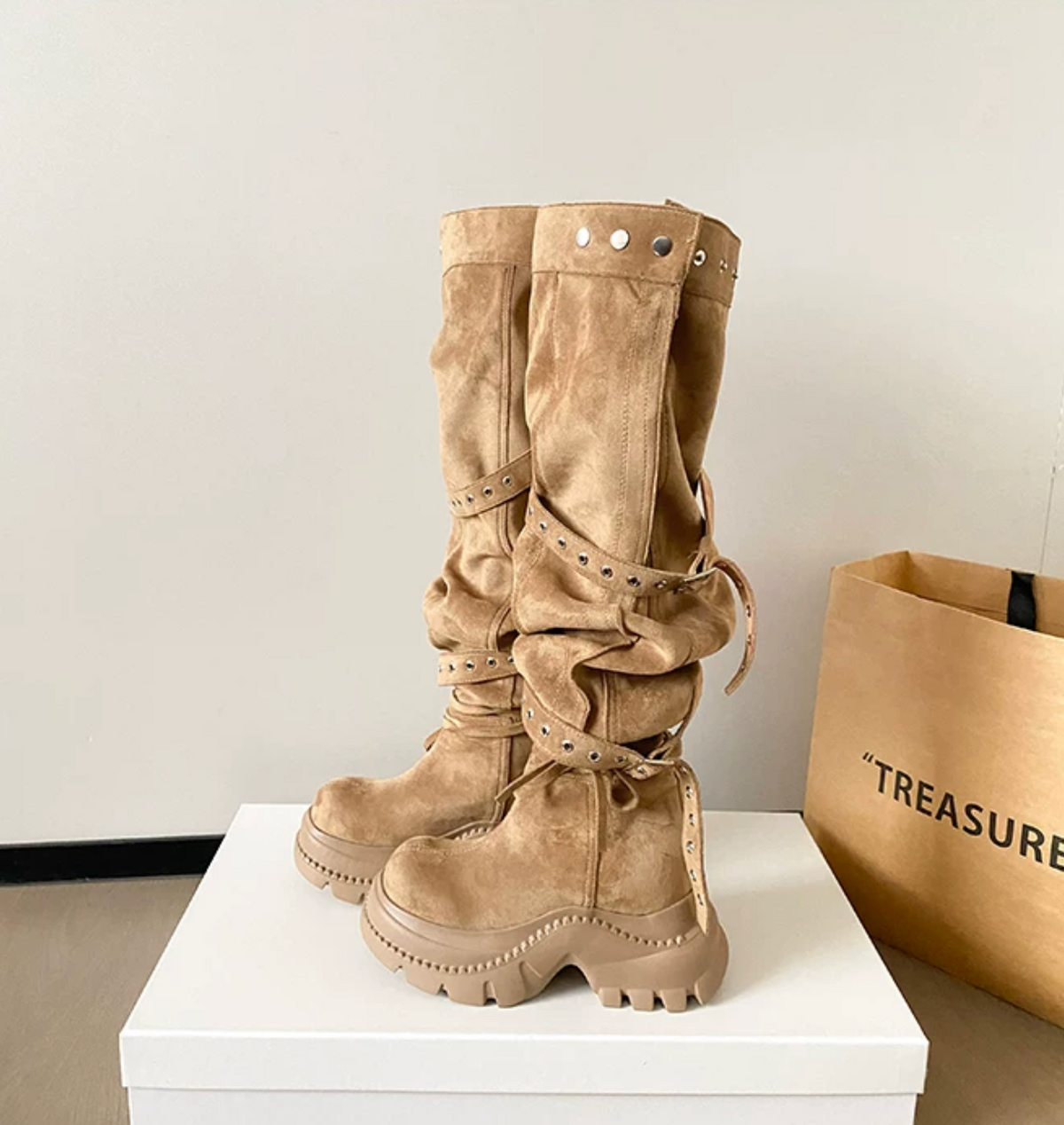 Belted knee-high boots ベルト付きニーハイブーツ