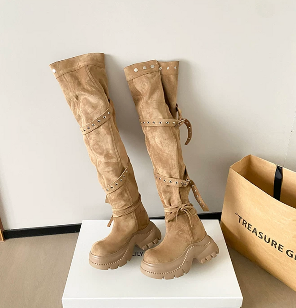 Belted knee-high boots ベルト付きニーハイブーツ