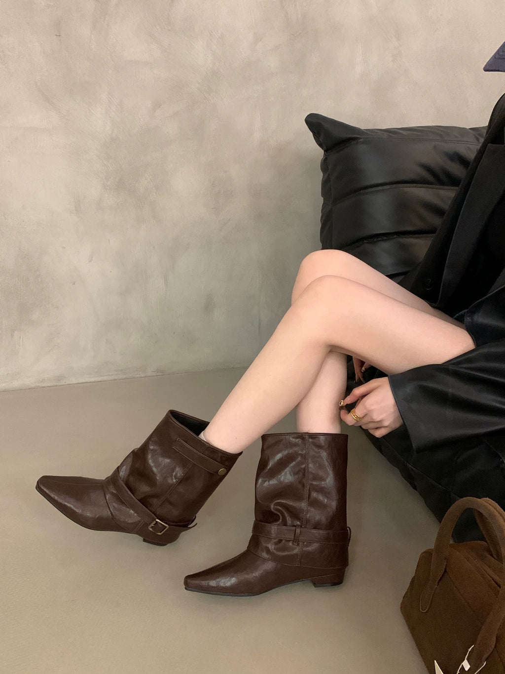 Belt-Buckle Pointed-Toe Ankle Boots ベルトバックルポインテッドトゥショートブーツ