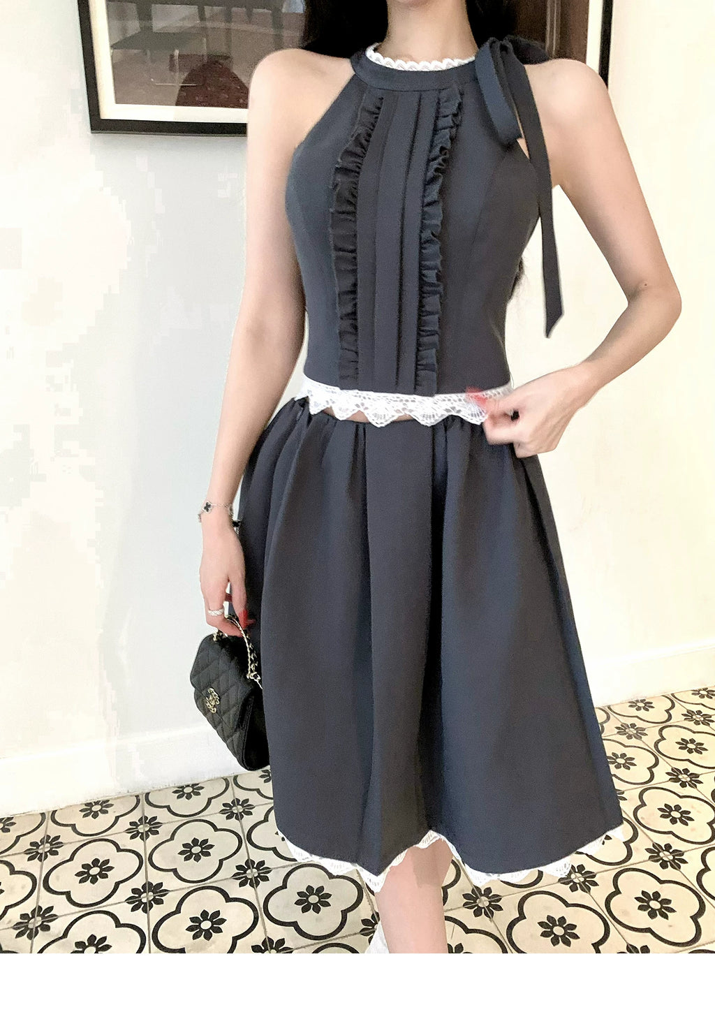 Halter top & lace-trim skirt ホルタートップス&レーストリムスカート