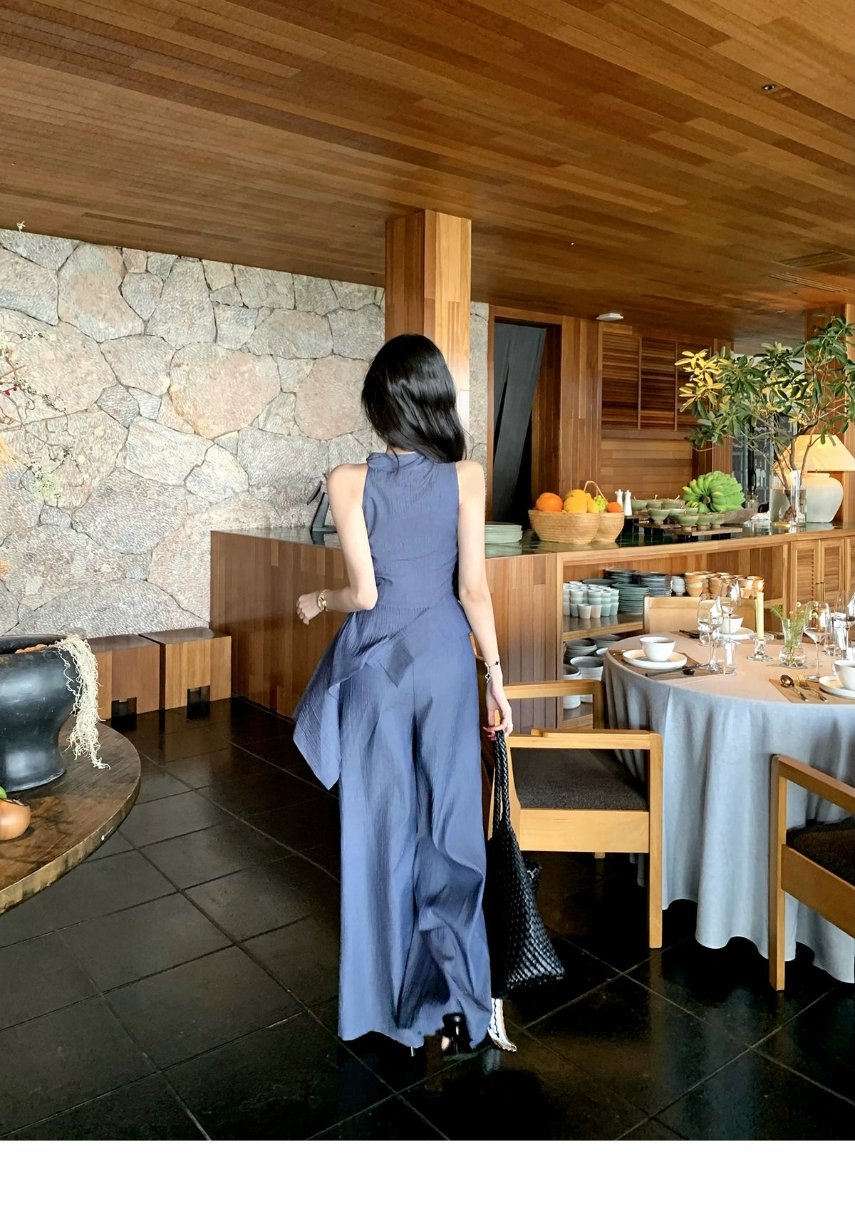 Halter top & wide-leg pants ホルタートップス&ワイドレッグパンツ
