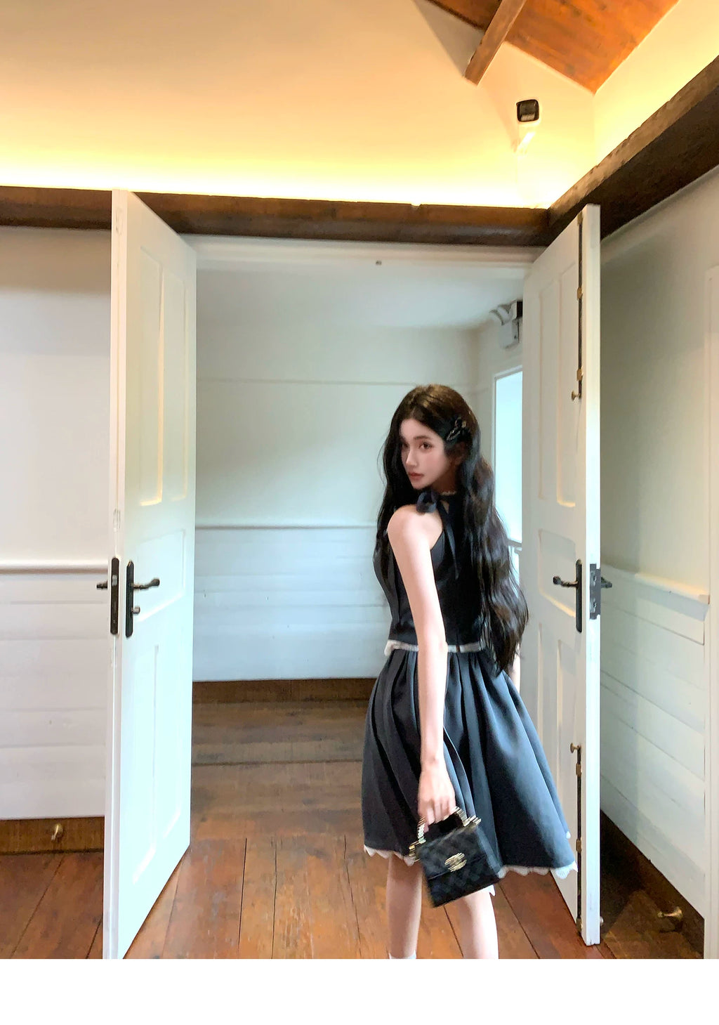 Halter top & lace-trim skirt ホルタートップス&レーストリムスカート