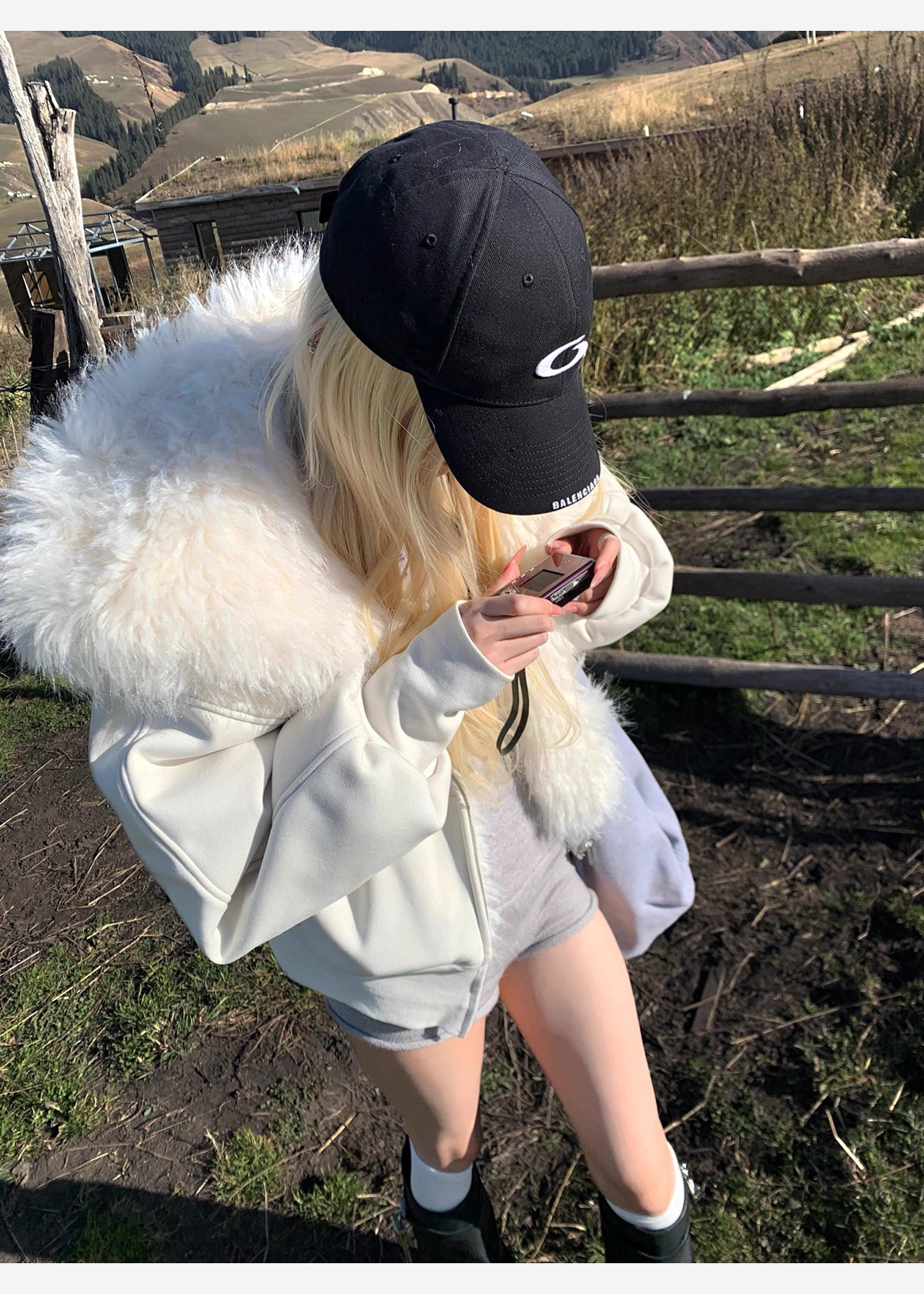 White Food Boa Jacket ホワイト裏起毛ショートフード付きスウェットジャケット