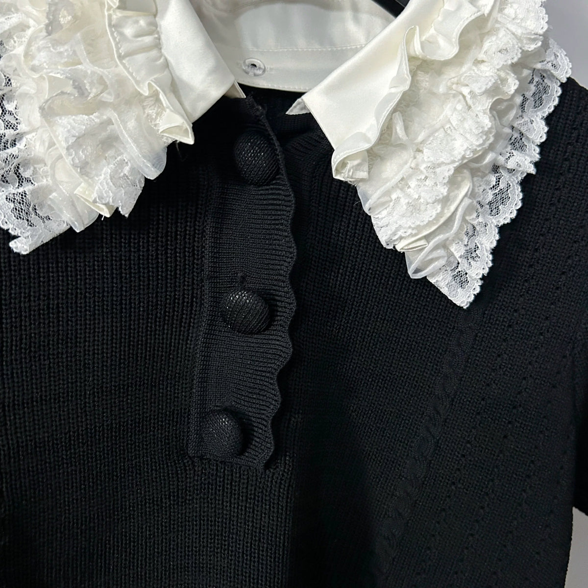Lace-collar short-sleeve polo shirt レース襟半袖ポロシャツ