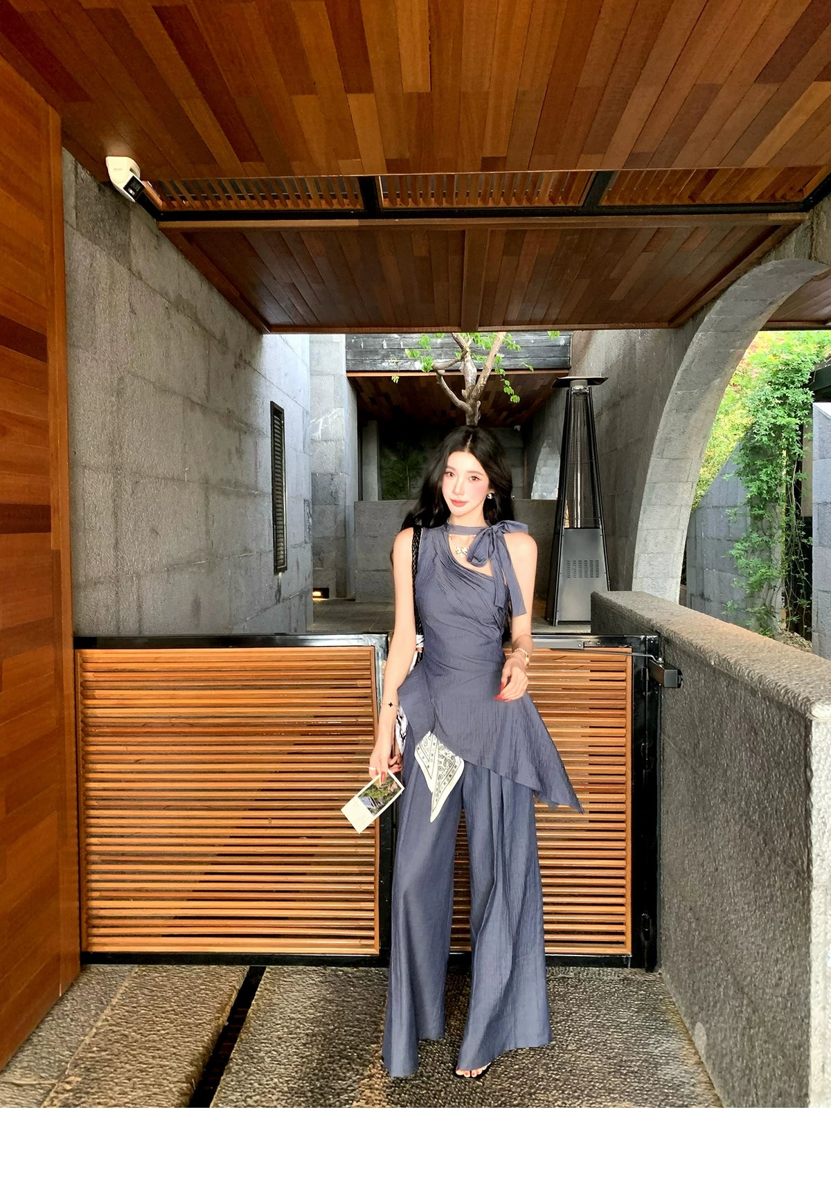 Halter top & wide-leg pants ホルタートップス&ワイドレッグパンツ